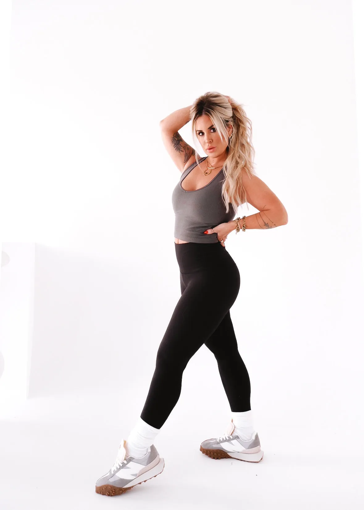 BACK SMOOTHING V-NECK BRAMI