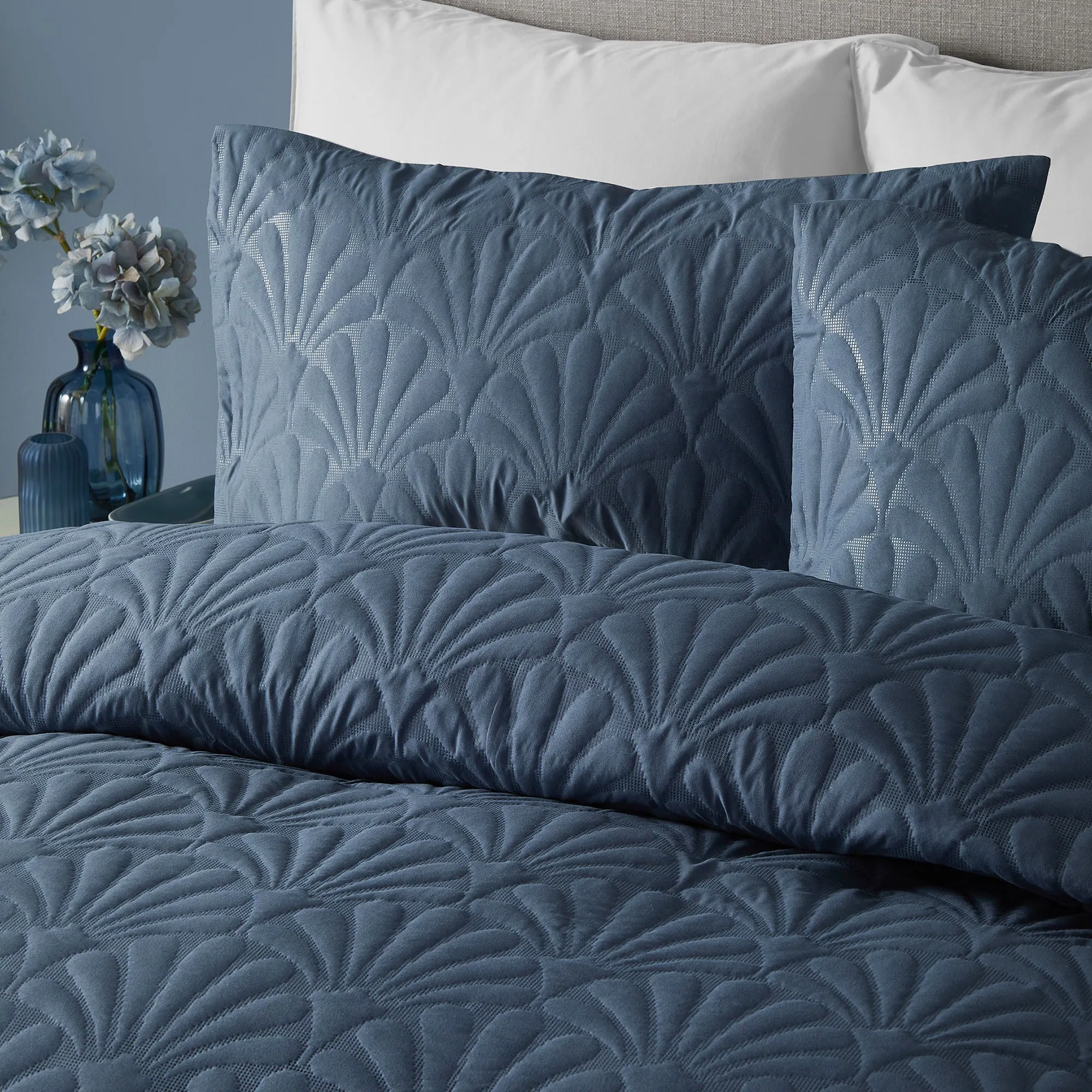 Cavali Duvet Cover Set by Serene in Dark Blue
