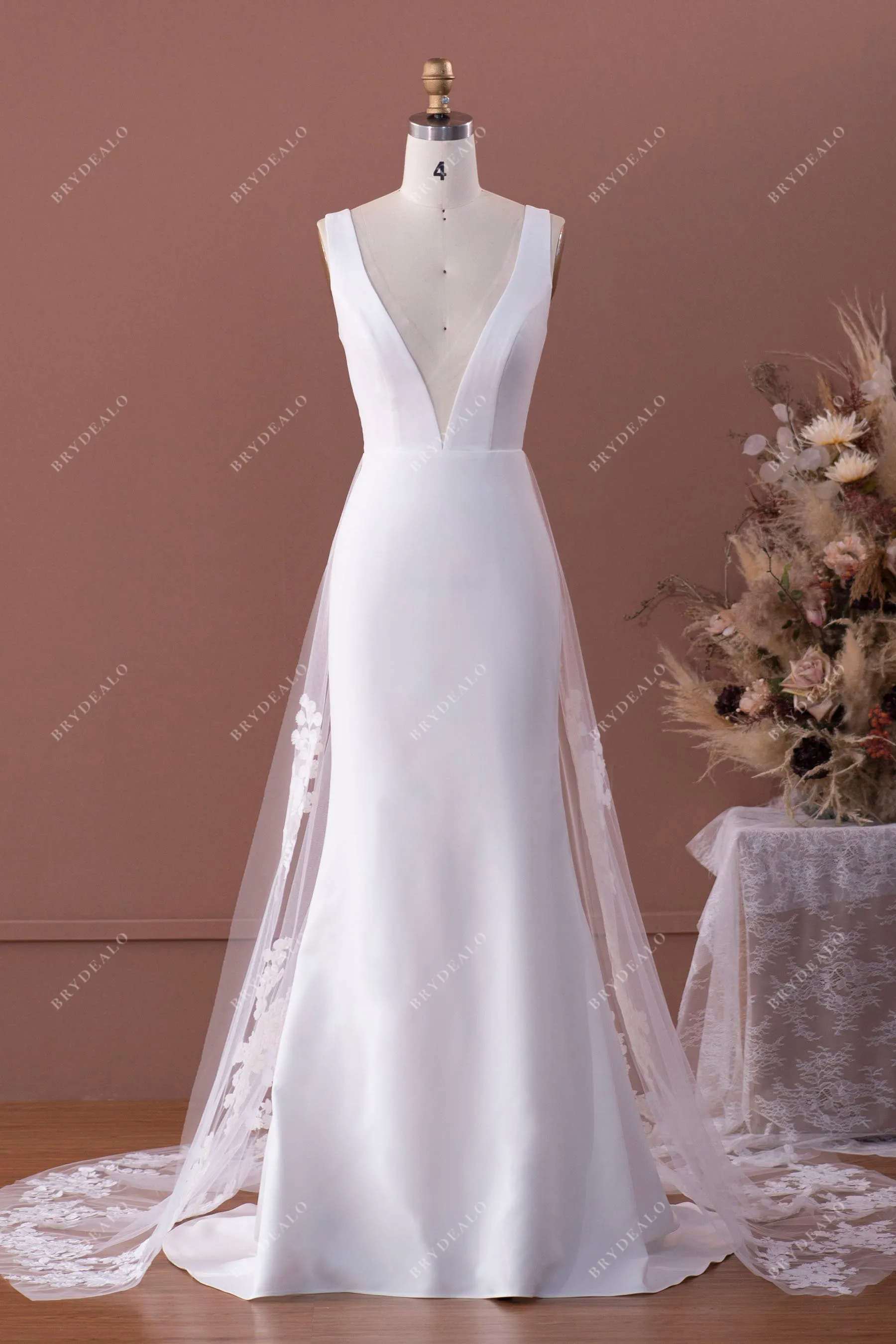 Crepe Mermaid Wedding Dress with Stylish Lace Panel Train