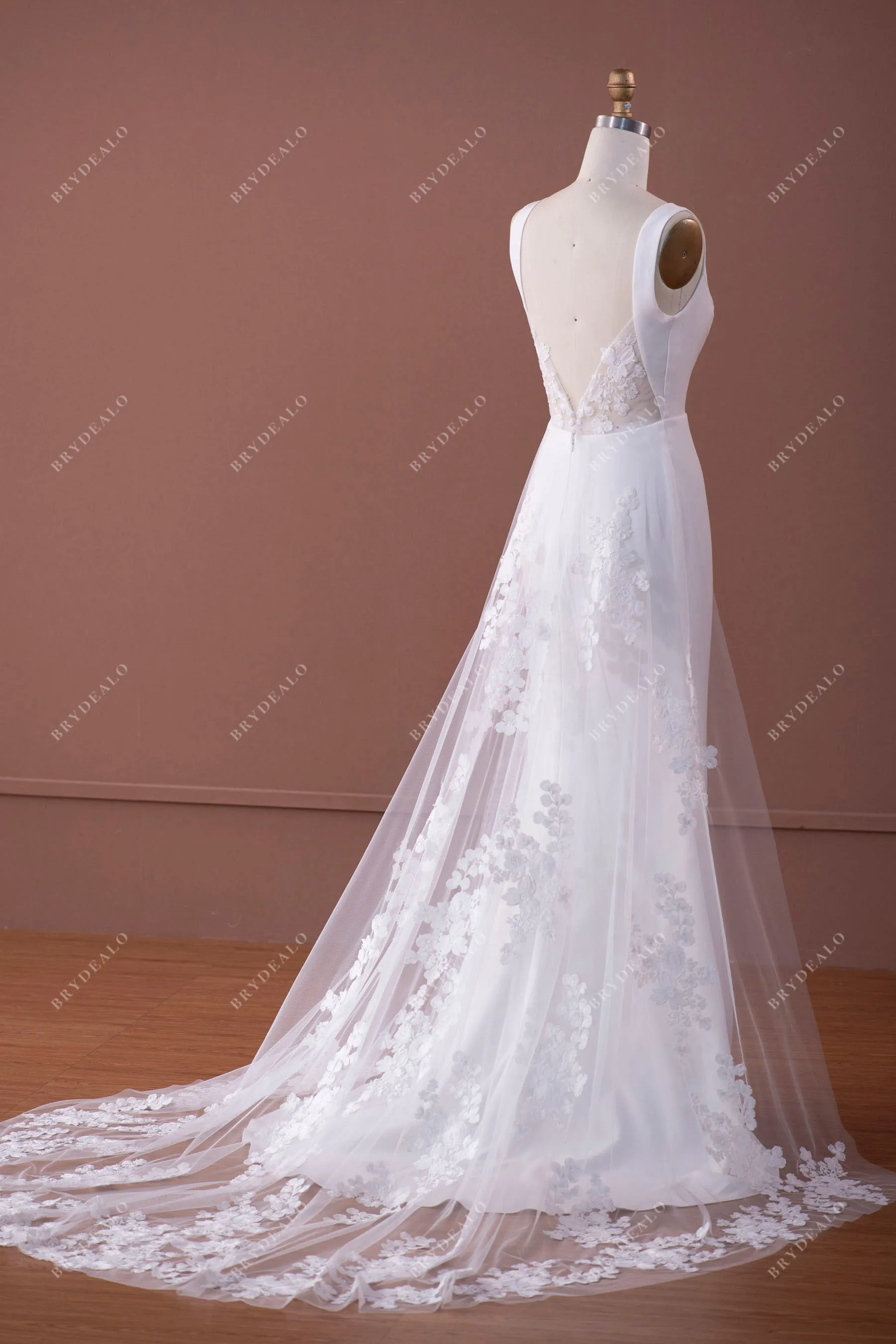 Crepe Mermaid Wedding Dress with Stylish Lace Panel Train