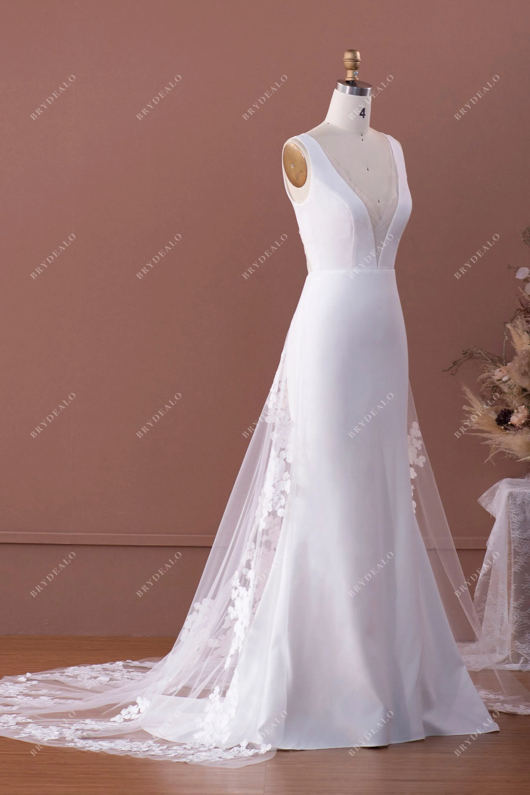 Crepe Mermaid Wedding Dress with Stylish Lace Panel Train